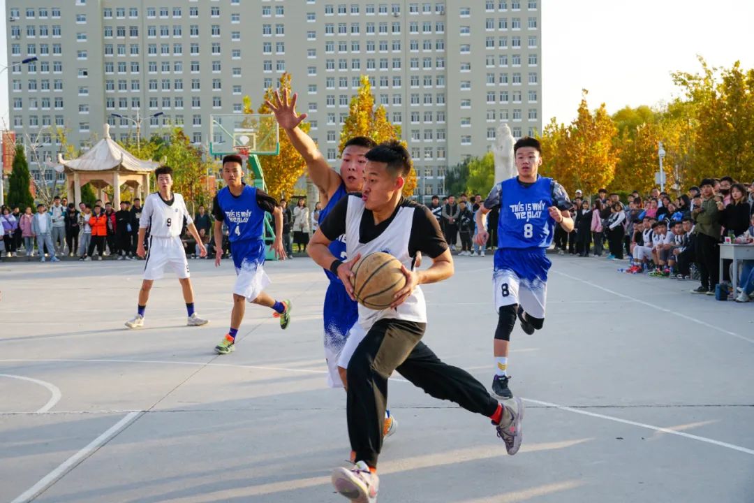 九游娱乐-尽情挥洒的篮球宫殿，选手投篮得分