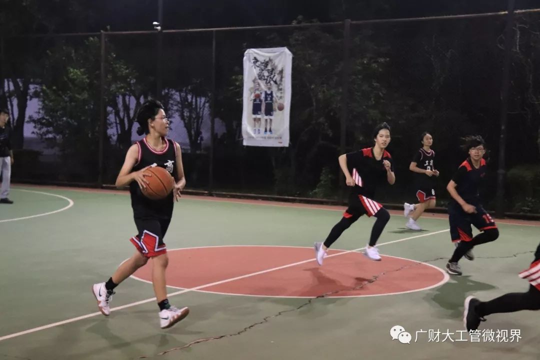 南非女篮英勇争斗，成功挺进四强